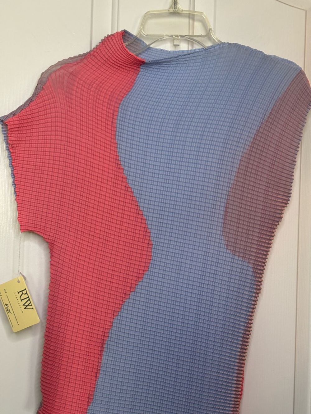 NWT ISSEY MIYAKE Unique Pleated Wave Colorblock Top in Coral & Periwink size 2/S - Picture 2 of 13